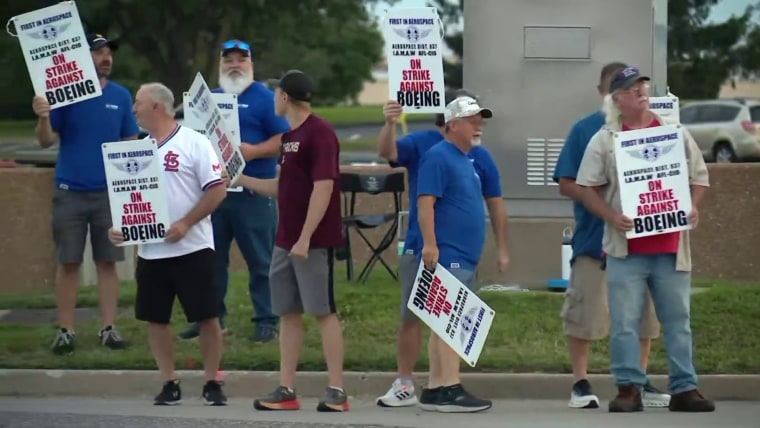Boeing Jet Workers Go on Strike After Rejecting Labor Proposal