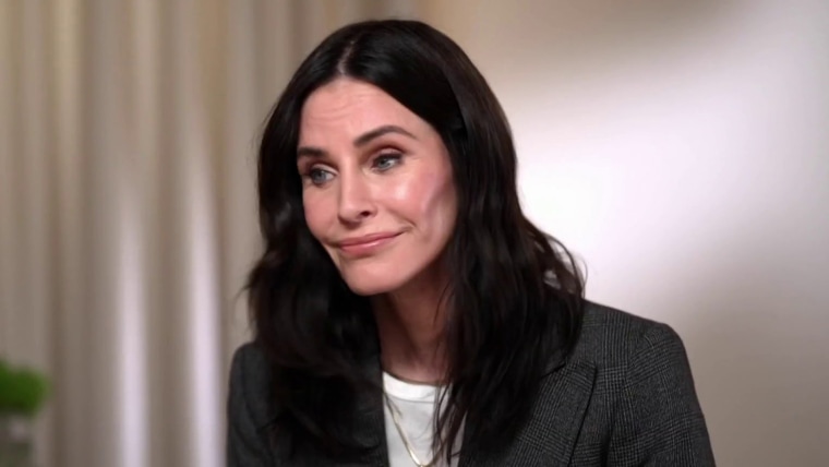 Courteney Cox Reveals Who Goes to Her Celebrity-Filled Dinners 2 tdy courtney cox gc0kig