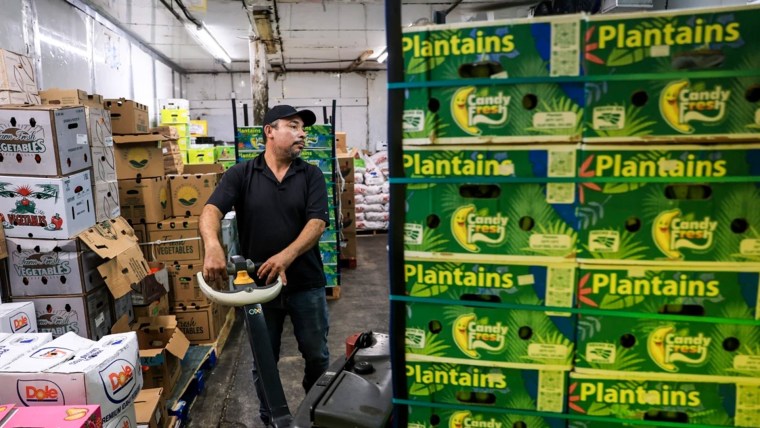 Trump Rolls Back Food Import Tariffs to Help Lower Grocery Prices