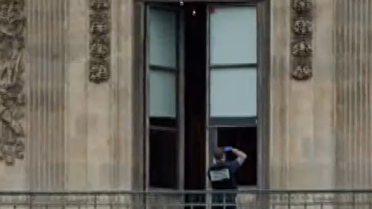 Louvre Museum security alert thumbnail
