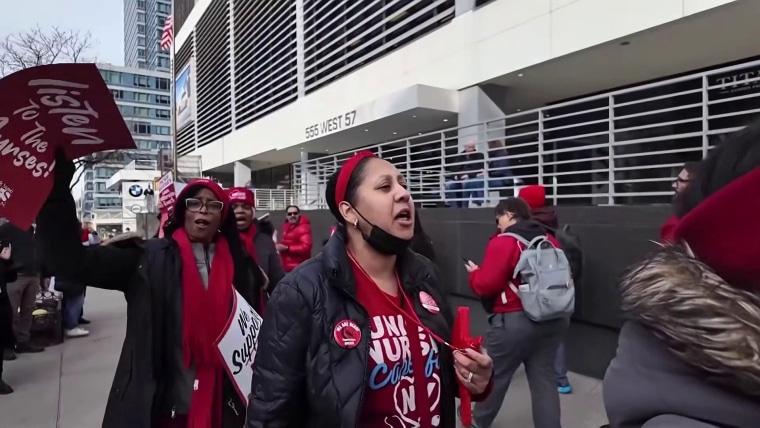 Nurses in 3 Hospital Systems in New York Go On Strike插图