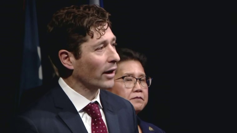 Some Democrats push for a fight over DHS funds after ICE shooting in Minneapolis插图