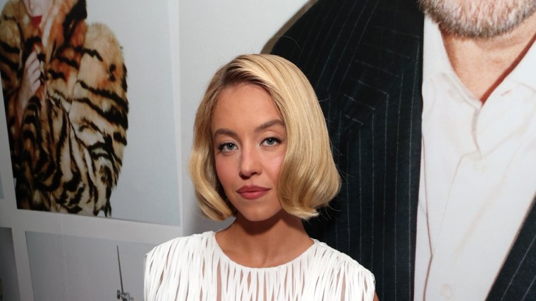 Sydney Sweeney faces backlash over bra stunt插图