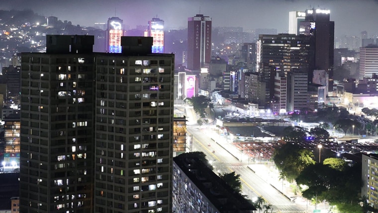 Venezuelan police open fire on unidentified drones插图