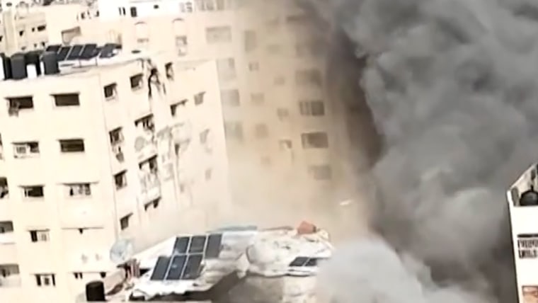 Israeli airstrike hits building in Gaza City插图 Israeli airstrike hits building in Gaza City插图