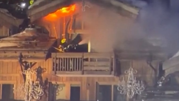 Fire rips through ski resort in French Alps插图 Fire rips through ski resort in French Alps插图