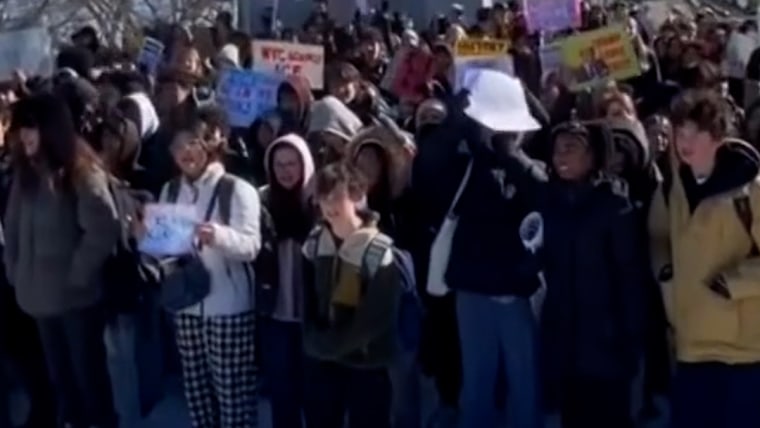 Thousands across the U.S. protest ICE插图 Thousands across the U.S. protest ICE插图