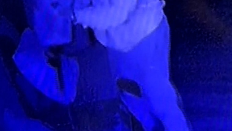 Video shows alleged synagogue arsonist dumping liquid插图 Video shows alleged synagogue arsonist dumping liquid插图