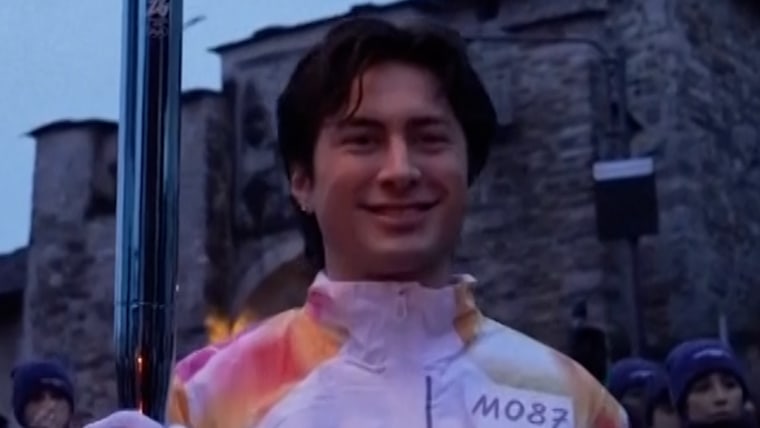 ‘Heated Rivalry’ stars carry the Winter Olympic torch插图 ‘Heated Rivalry’ stars carry the Winter Olympic torch插图