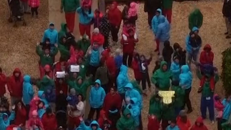 Families hold protest inside Texas detention facility插图