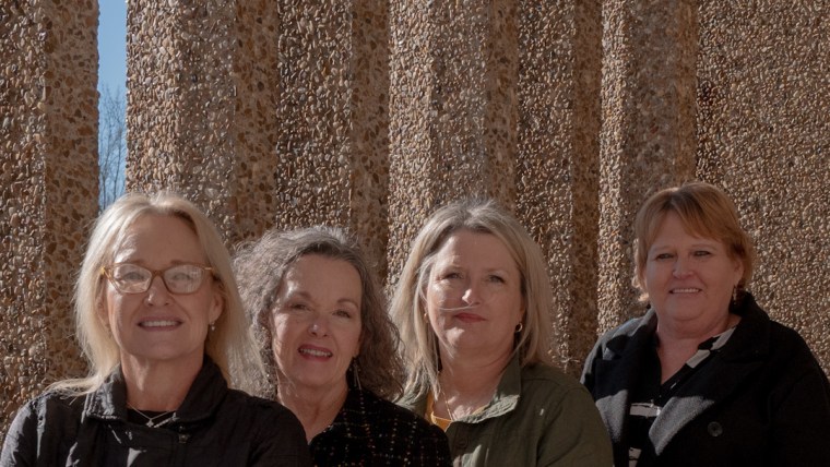 Women who accused pastor of abuse see him in court插图