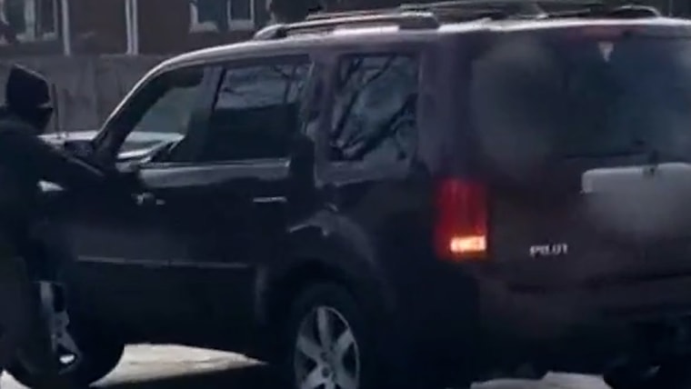 An in-depth breakdown of videos in fatal ICE shooting插图