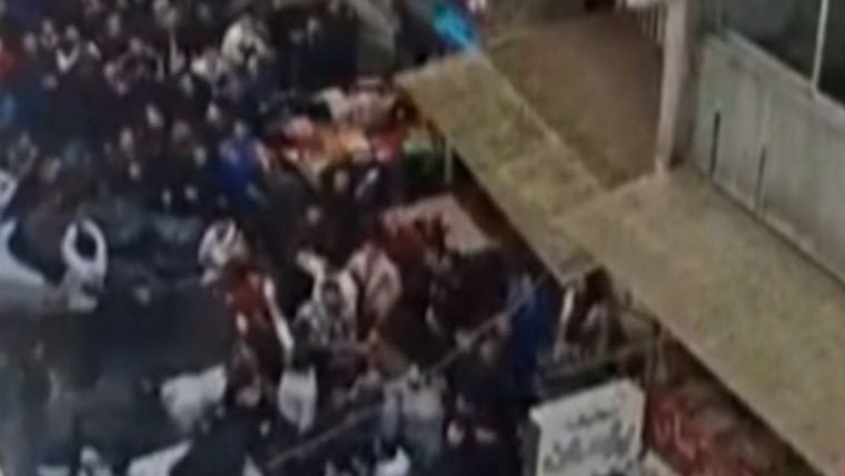 Mass protests and clashes erupt across Iran插图 Mass protests and clashes erupt across Iran插图