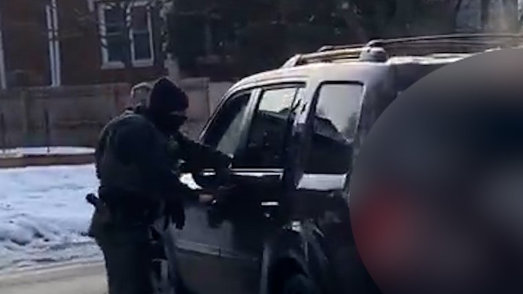 Video shows ICE agent fatally shoot woman in Minneapolis插图