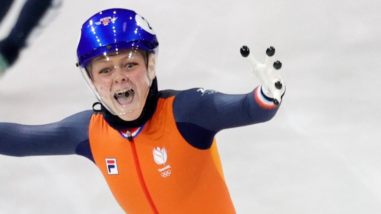 Dutch speed skater Velzeboer gets gold in short-track event