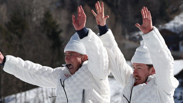 ஆடவர் டீம் ஸ்பிரிண்ட் போட்டியில் அமெரிக்கா அணி முதல் பதக்கத்தை வென்றது