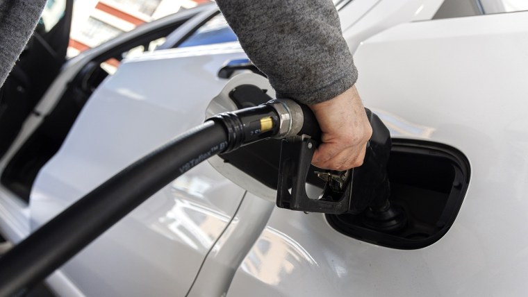 US Economy Under Pressure as Iran War Impacts Stocks, Oil, Gas