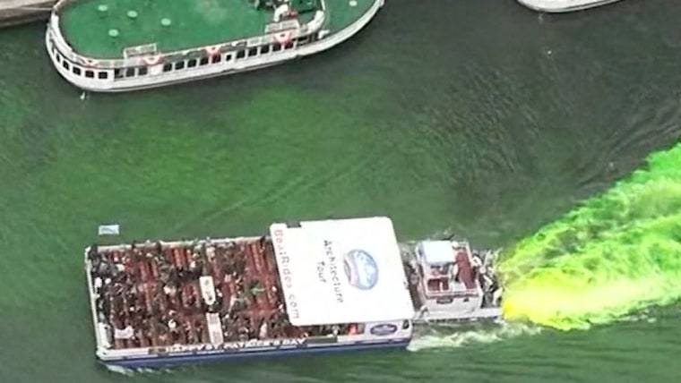 Time lapse shows Chicago River getting dyed green