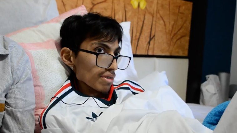 Teen with terminal cancer makes plea for release of detained parents