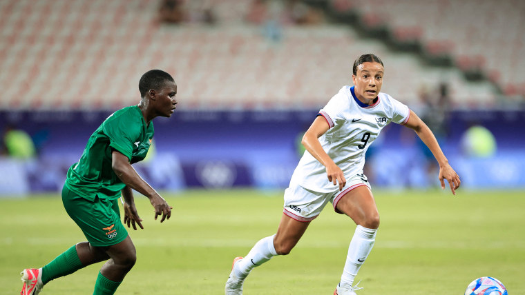 Image: Esther Siamfuko Mallory Swanson futbol soccer