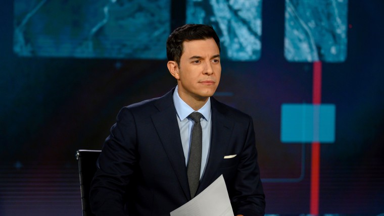 Tom Llamas at the anchor desk.
