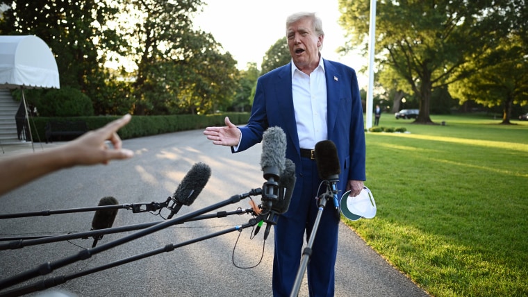 Image: US-POLITICS-NATO-SUMMIT-TRUMP-DEPART