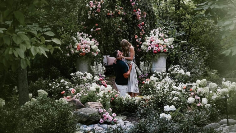 Taylor Swift and travis kelce engagement photos
