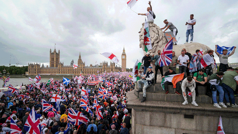 Slideshow of London rally pics.