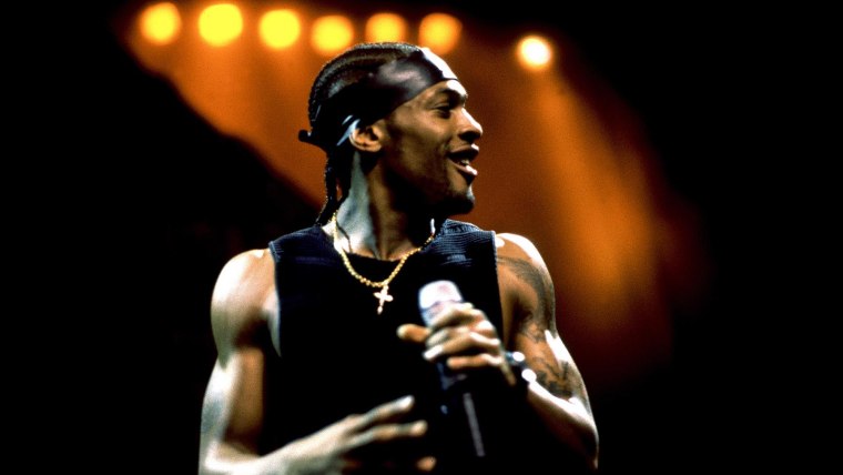 D'Angelo performs in Chicago in 2000.