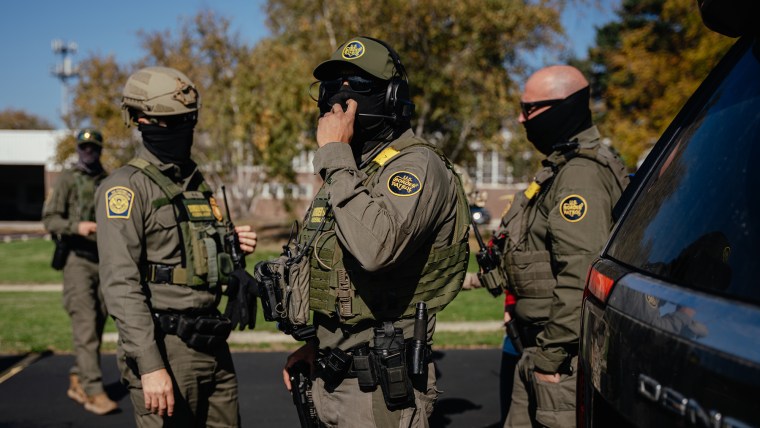 U.S. federal agents in Chicago.