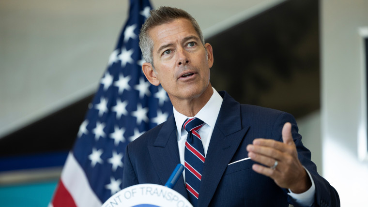 Trump Team Warns Of More Flight Delays If US Shutdown Continues