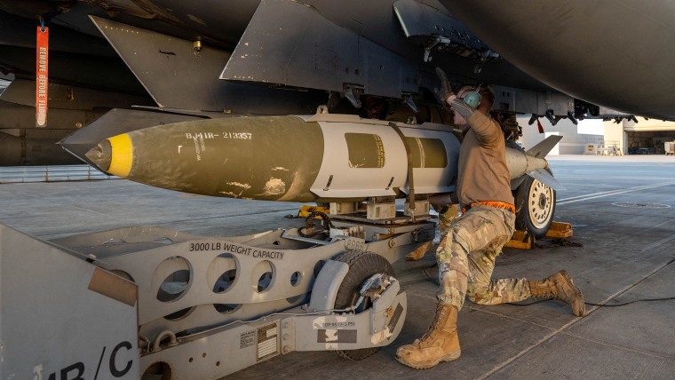 US carries out large-scale retaliatory strikes against ISIS in Syria