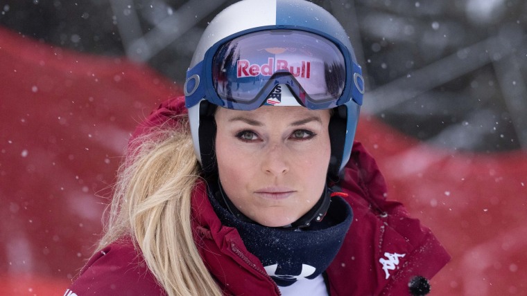 Lindsey Vonn inspects the course 
