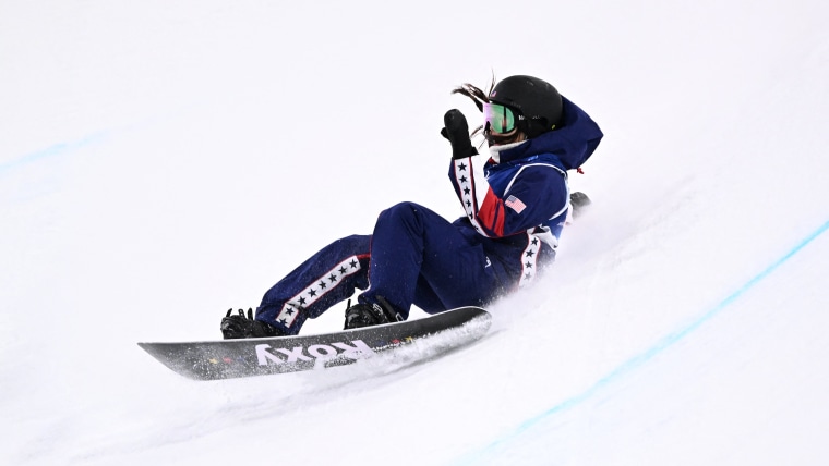 Chloe Kim crashes as she competes in the snowboard women's halfpipe final run 2 