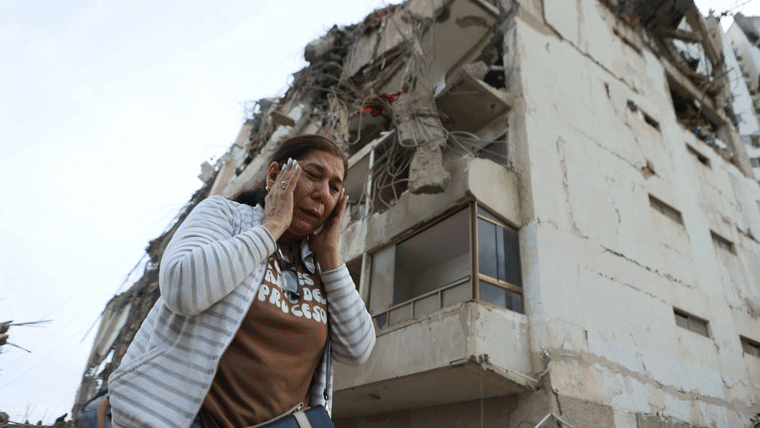 A rotating carousel of six images showing various scenes of destruction in Venezuela in the aftermath of an earthquake