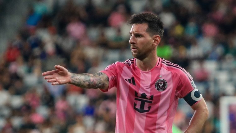 Messi se escapa a la Fórmula 1 para olvidar su derrota en el Clásico