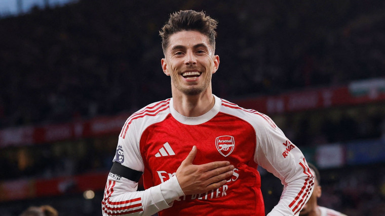 Arsenal vence con la mínima al Burnley y acaricia el título de la Premier