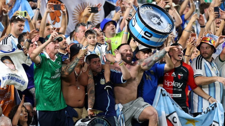 Los Fanáticos vivieron una jornada histórica en el Mundial, con victorias de Francia y Argentina