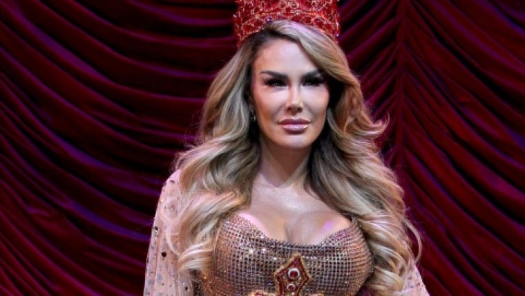 ninel conde red dress Ninel Conde luce radiante durante la gala de La Casa de los Famosos Mxico . Miren ese look ella, perra como siempre . La Bombn Asesino sigue demostrando quin manda en