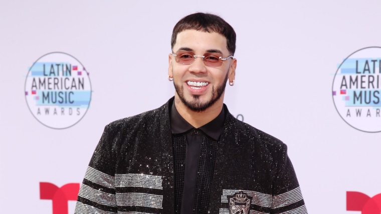 Anuel AA estrena tatuaje en la cara que lleva un poderoso mensaje