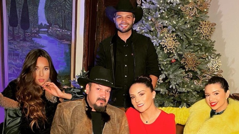 Leonardo y Ángela Aguilar revelan lo mejor que les han dado sus papás
