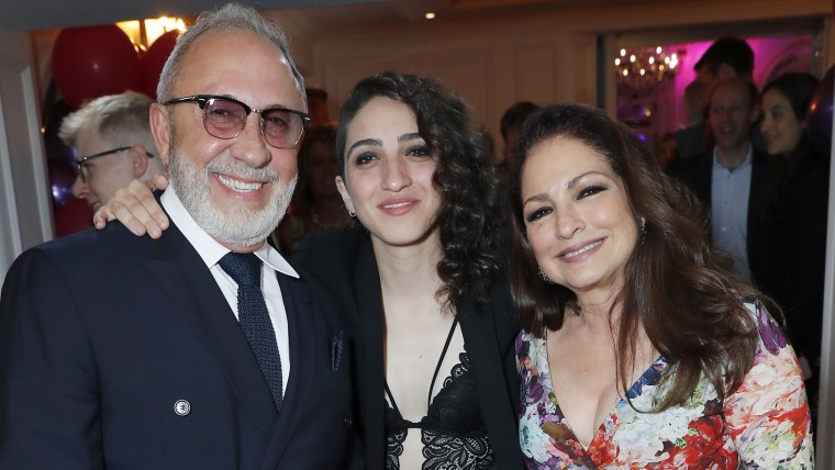 ¿Hija de Gloria y Emilio Estefan revela planes de boda con su novia?|  Telemundo