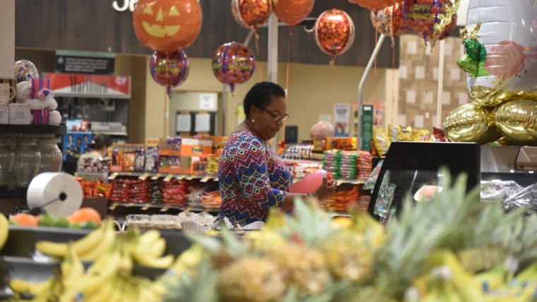 Pese a la caída de la inflación, los consumidores reportan aumento en los precios