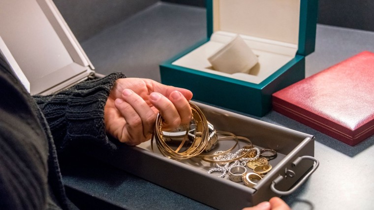 Conoce las ventajas de invertir en oro para que tu dinero no pierda valor