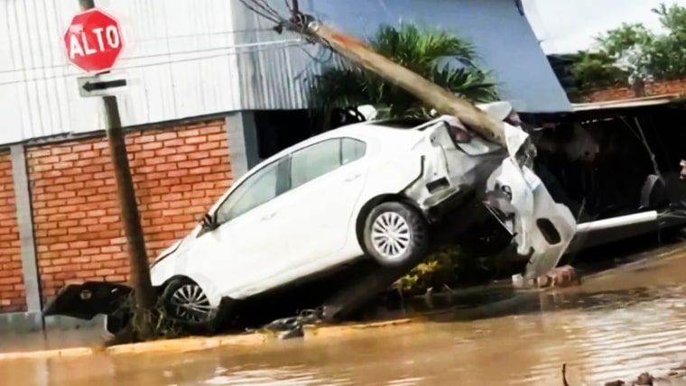 Ascienden a 48 las víctimas mortales por las inundaciones en México