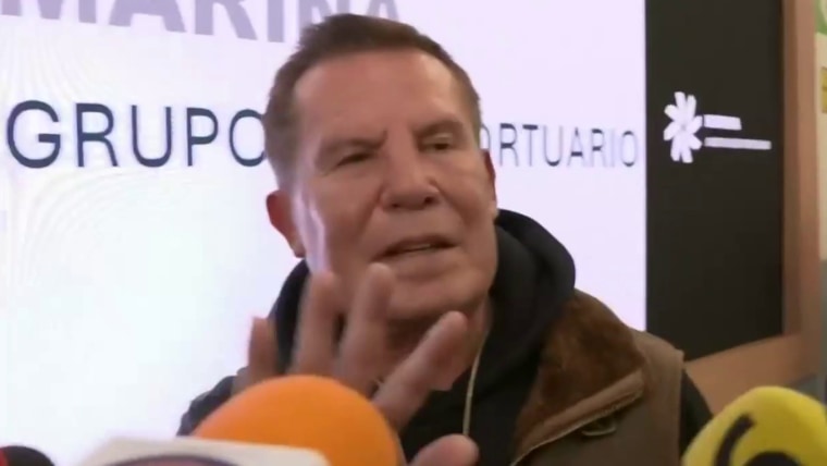 Julio César Chávez nổi giận khi bị báo chí hỏi: “Hãy ghi lại những gì tôi nói”.