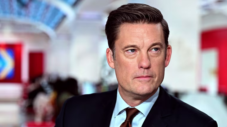 Watch Keir Simmons talk Putin and Ukraine from St. Petersburg - June 4