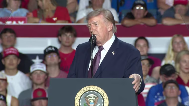 Trump sta conducendo una campagna negli stati rossi in vista delle elezioni di medio termine