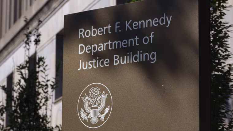 Un informatore dell’FBI afferma che la Casa Bianca ha avviato un’indagine incostituzionale sui manifestanti