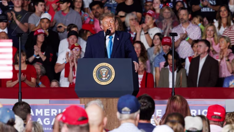 Funzionari della California hanno criticato Trump per aver detto che l’Iran potrebbe “eliminare” Los Angeles o San Diego